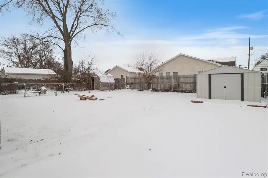 1335 Connell, Burton, MI  - #3