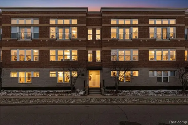 72 Clinton, Mount Clemens, MI 