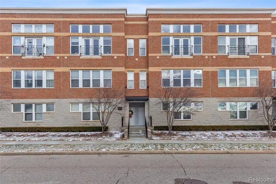 72 Clinton, Mount Clemens, MI  - Image #2