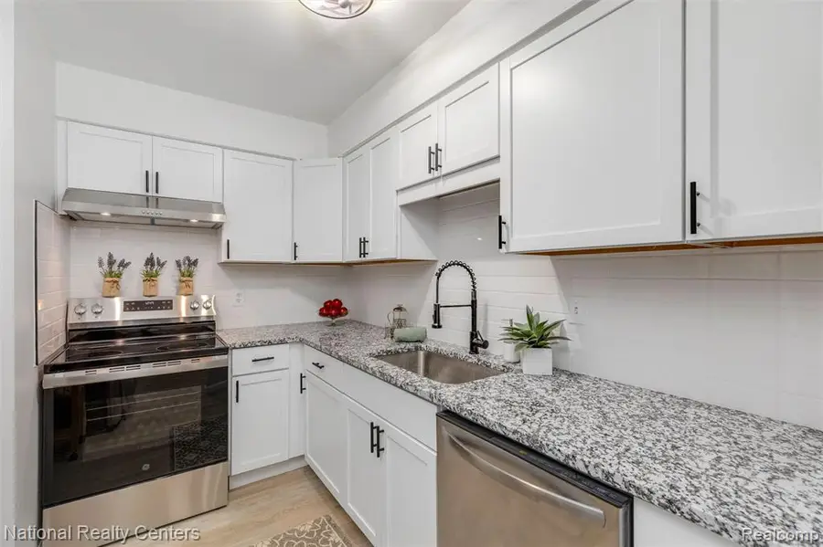 1872 Colonial Village #1, Waterford, MI  - Image #3