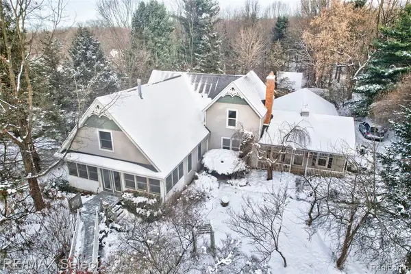 9710 Rattalee Lake, Clarkston, MI 