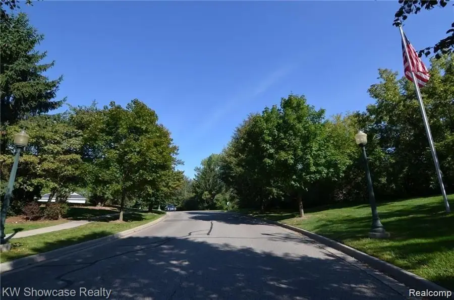 12372 Saint Andrews, Fenton, MI  - Image #2