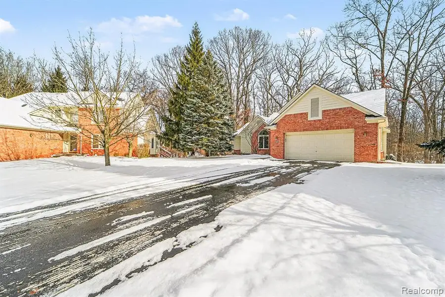4977 Briarwood, West Bloomfield, MI  - Image #3
