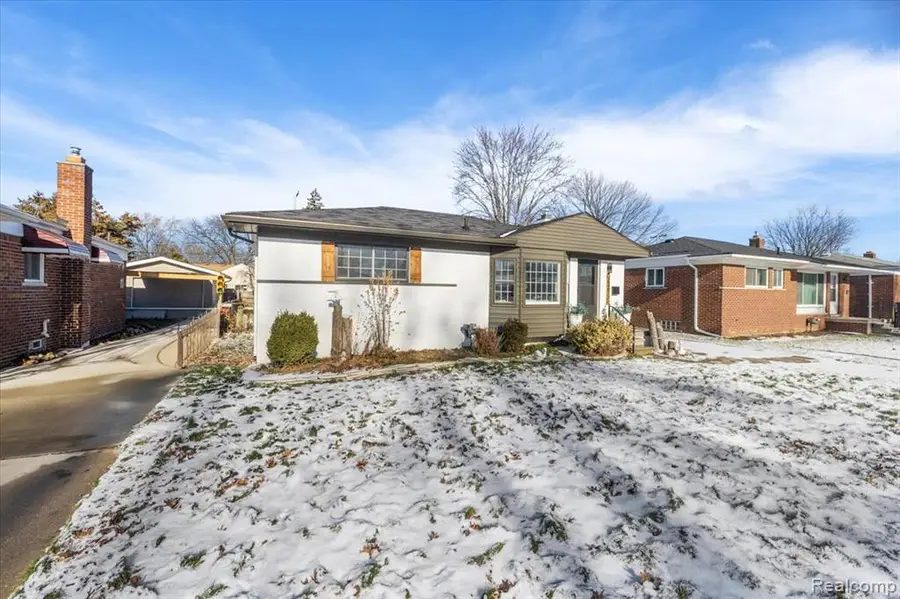 22617 Raymond, Saint Clair Shores, MI  - Image #2