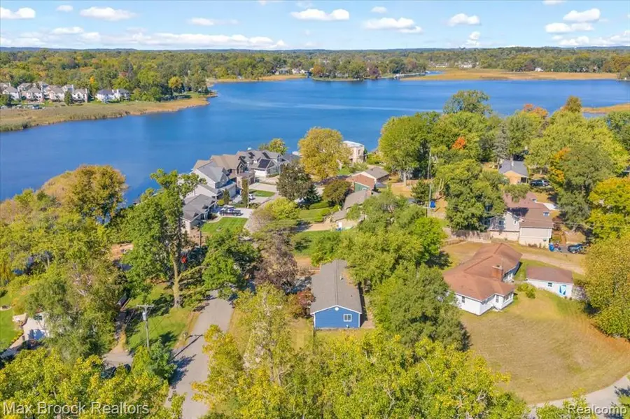 1095 Wyman, Waterford, MI  - #2