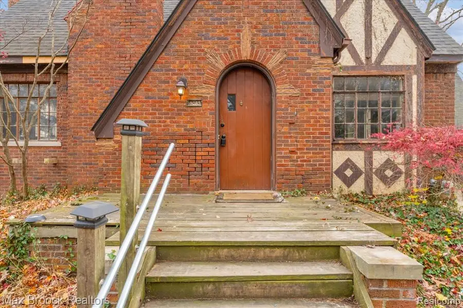 2085 Pontiac, Sylvan Lake, MI  - #2