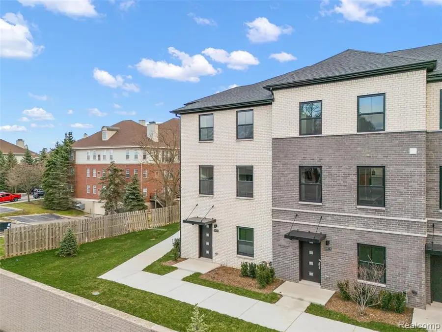 2829 Summers, Troy, MI  - Image #3