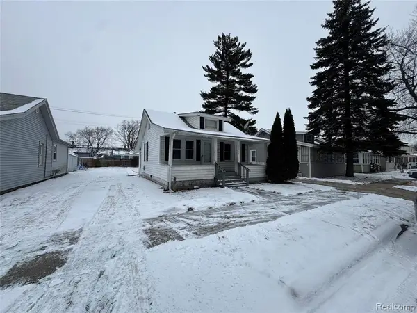 28065 Maple, Roseville, MI 