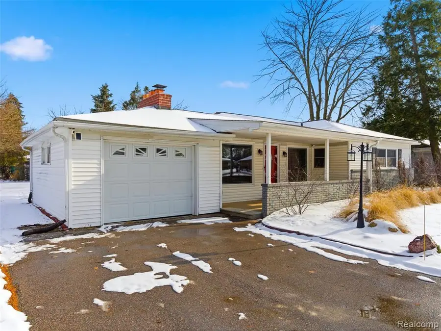 48940 Cardinal, Shelby Charter Township, MI  - Image #2