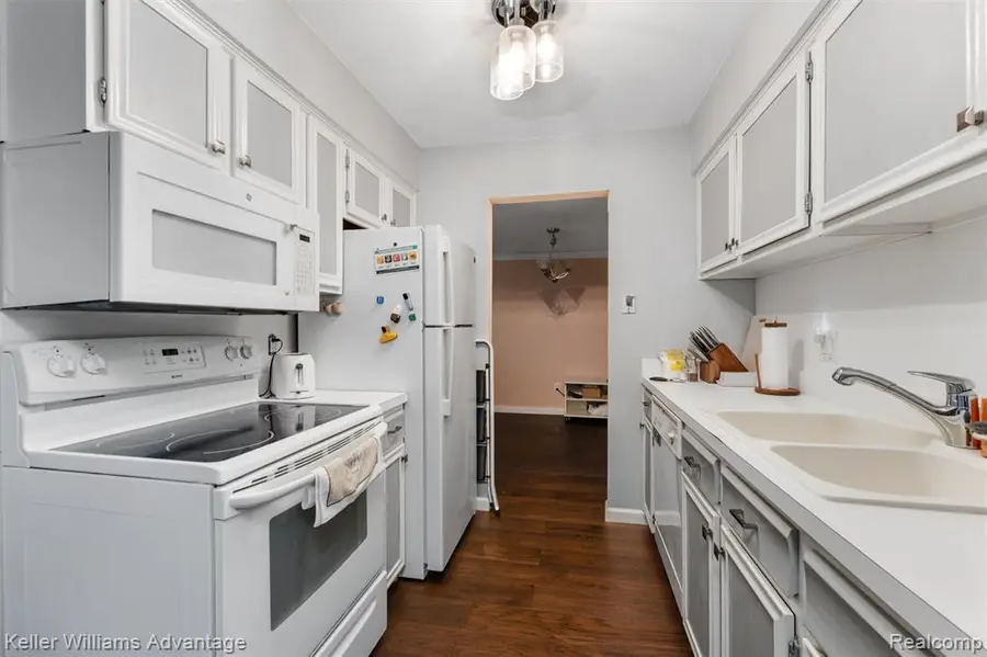 21320 E Glen Haven, Northville, MI  - Image #3