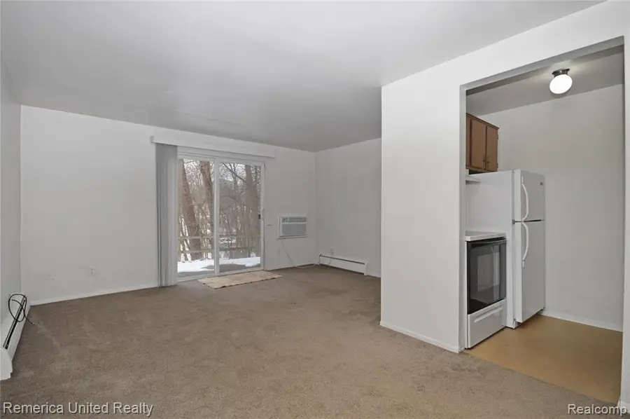 31831 Grand River #58, Farmington, MI  - Image #2