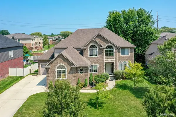 39122 Nautical, Harrison Twp, MI 