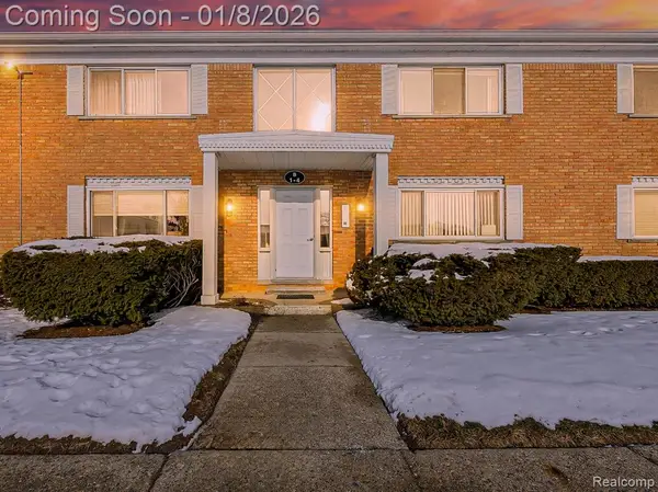 801 W Long Lake #4, Bloomfield Hills, MI 
