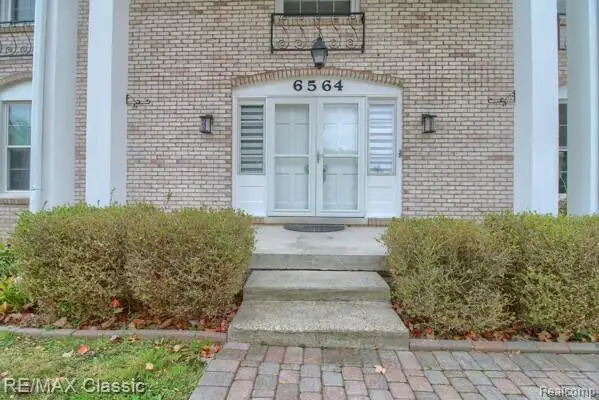 6564 Alderley Way, West Bloomfield, MI  - Image #2
