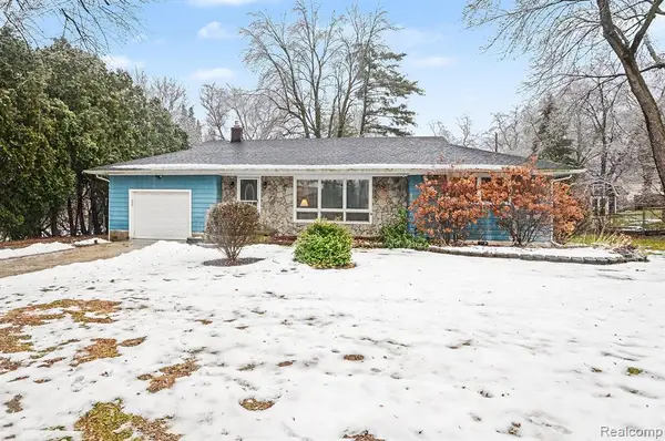 3355 Elmy, Lake Orion, MI 