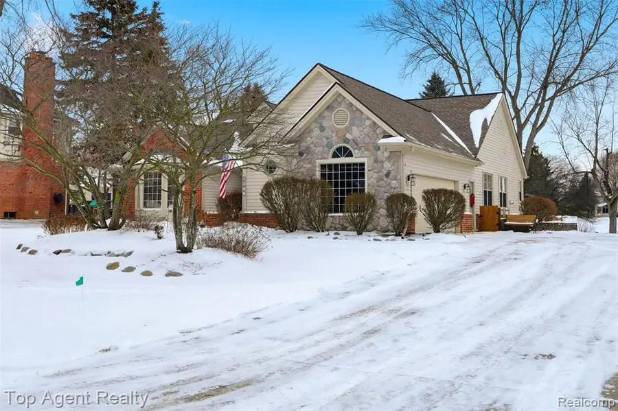 1248 Ridgeview, Lake Orion, MI  - Image #2