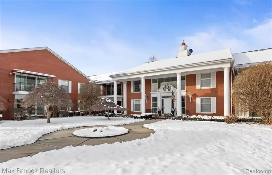 19710 W 13 Mile #210, Beverly Hills, MI  - Image #2