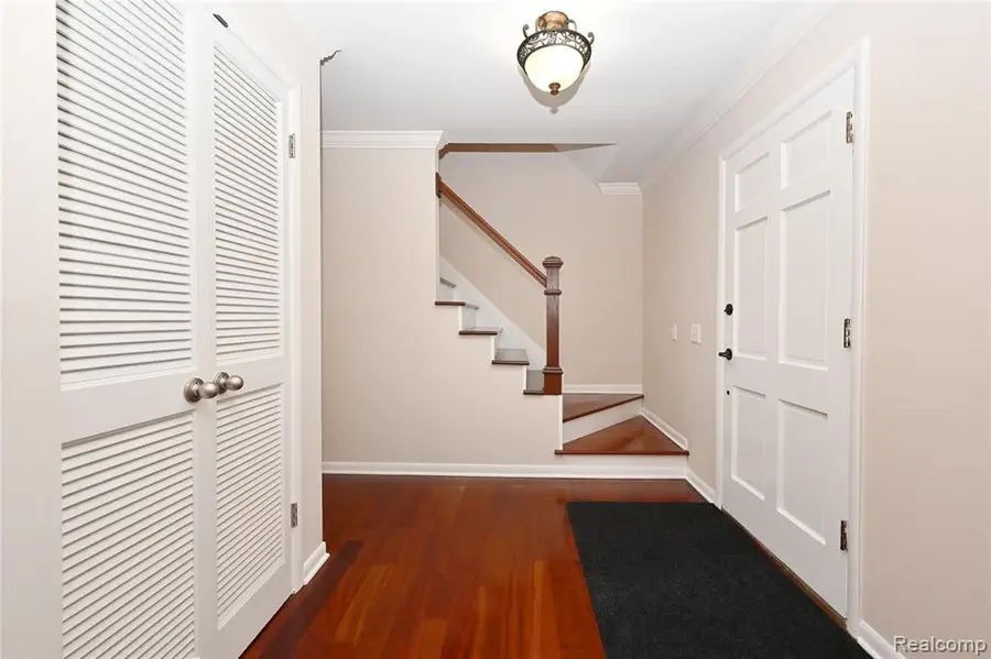 20040 Old Coach Road, Beverly Hills, MI  - Image #3