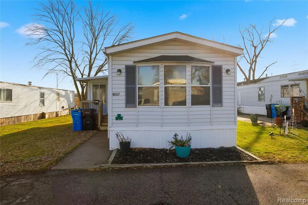 1037 Helen Ct, Madison Heights, MI 48071 - Image #1