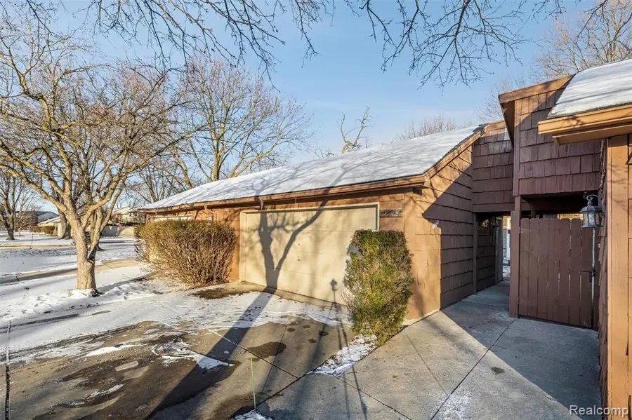 42467 Eldon, Clinton Township, MI  - Image #2