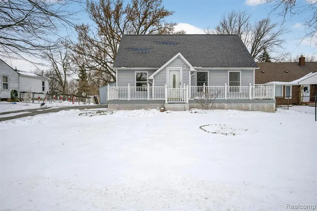 1041 E Schumacher, Burton, MI  - #1