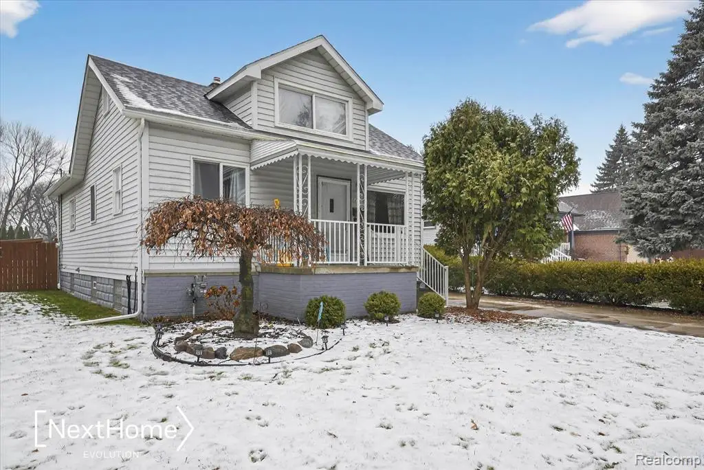 645 Riverbank, Wyandotte, MI  - #1