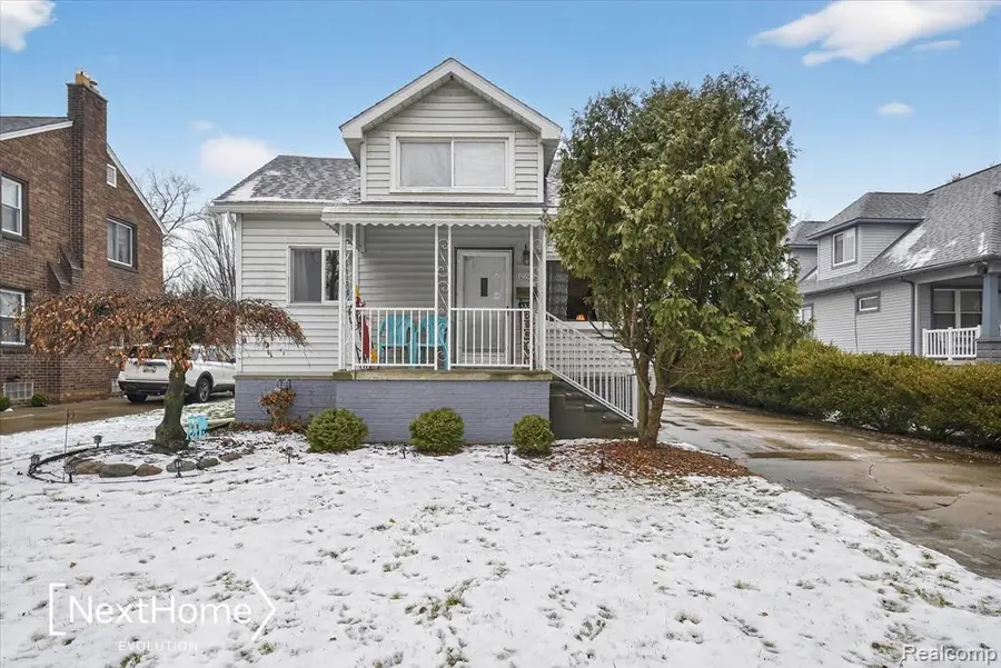 645 Riverbank, Wyandotte, MI  - #2