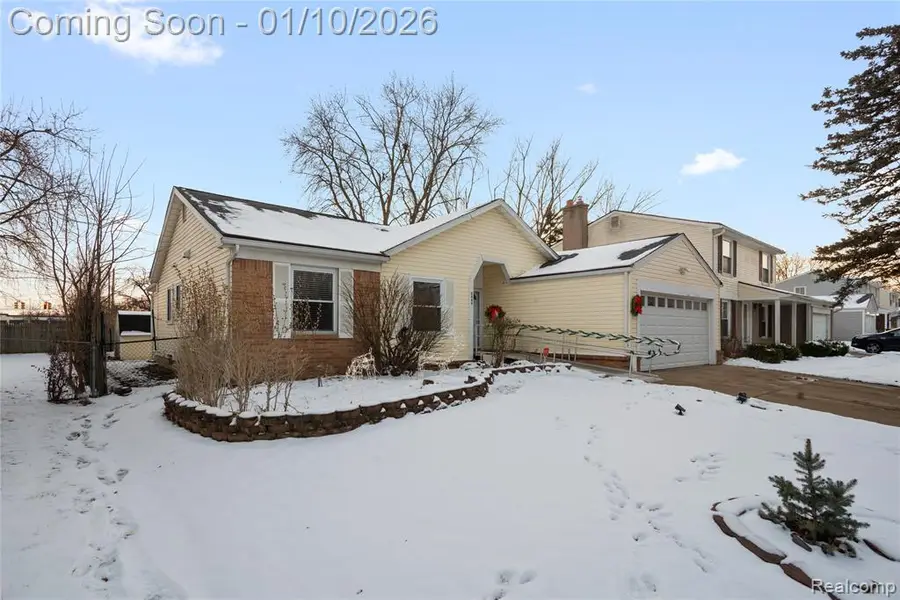 2443 Carriage, Ypsilanti, MI  - Image #2