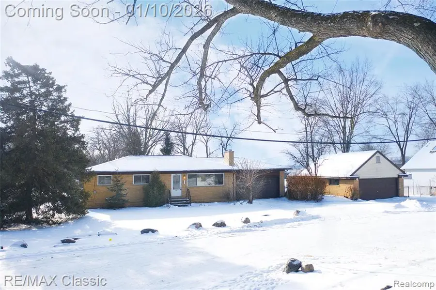 627 Sherbrooke, Commerce Township, MI  - Image #2