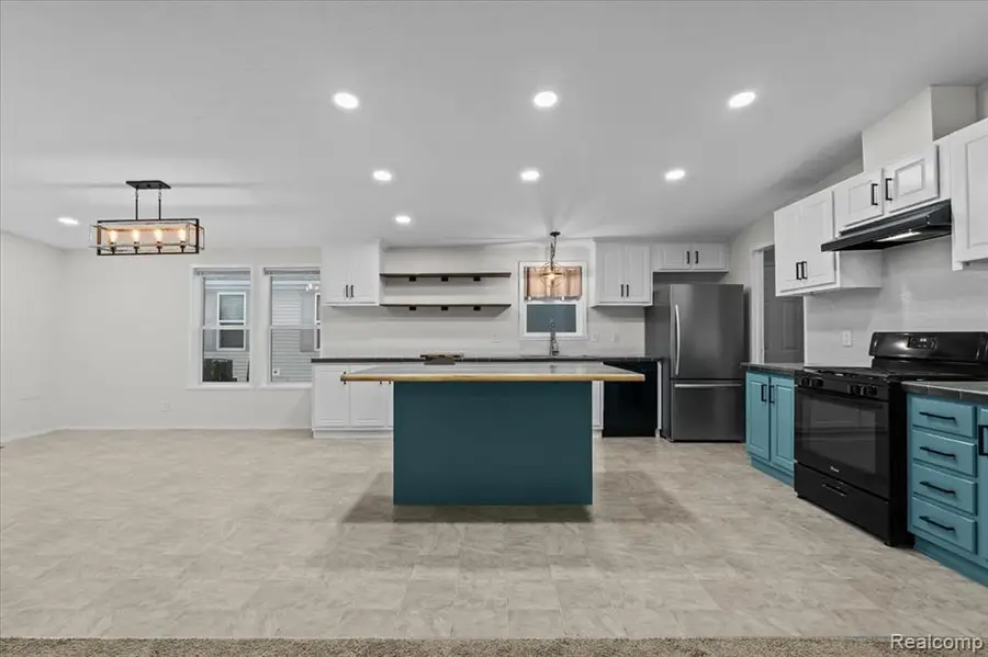 11214 Woodchester, South Lyon, MI  - Image #3