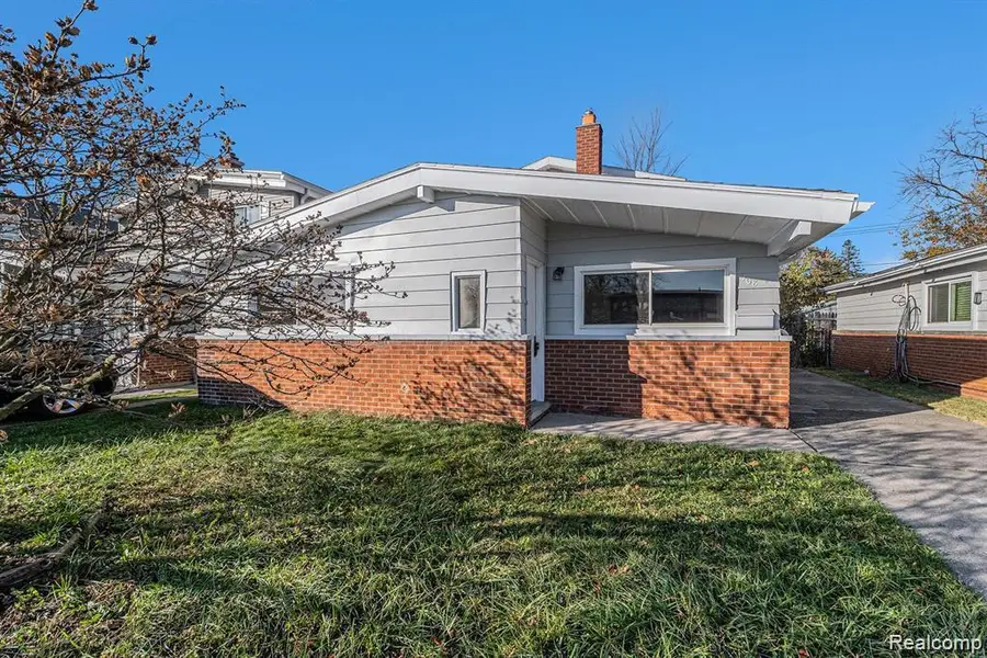 408 W Jarvis, Hazel Park, MI  - Image #2