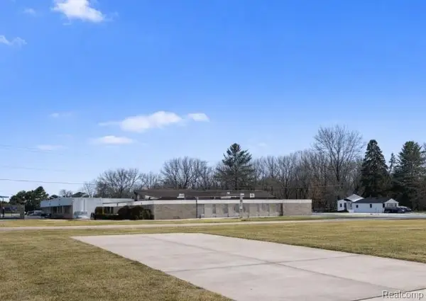 4339 Davison, Burton, MI 48509