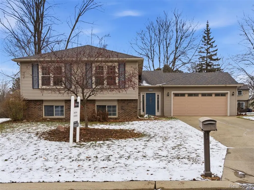 1595 Deerhurst, Rochester Hills, MI  - #1