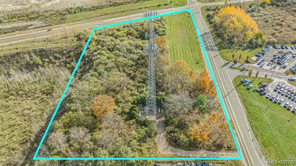 8815 E Holly, Holly, MI 48442