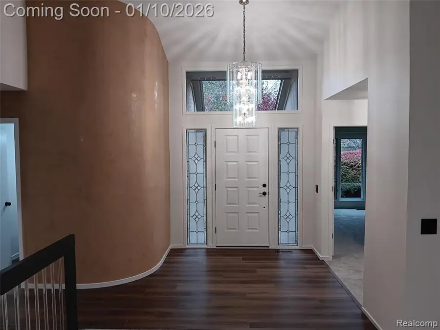 33786 Vista, Farmington Hills, MI  - Image #2