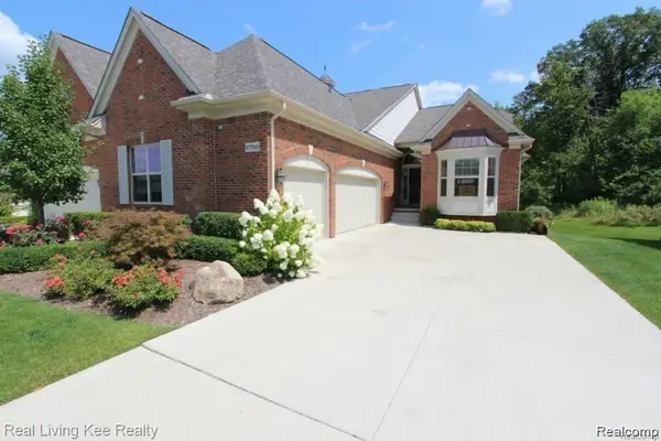 2750 Castlemartin, Oakland, MI 