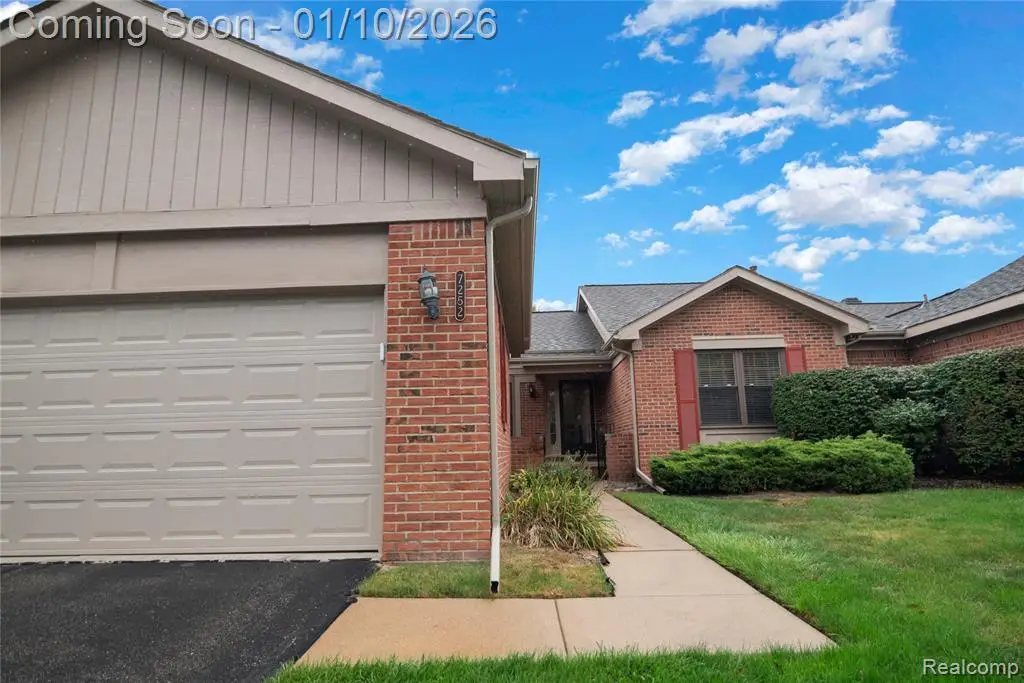 7252 Huntcliff, West Bloomfield, MI  - Image #1