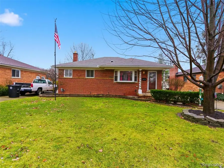 8878 Merriman, Livonia, MI  - Image #2