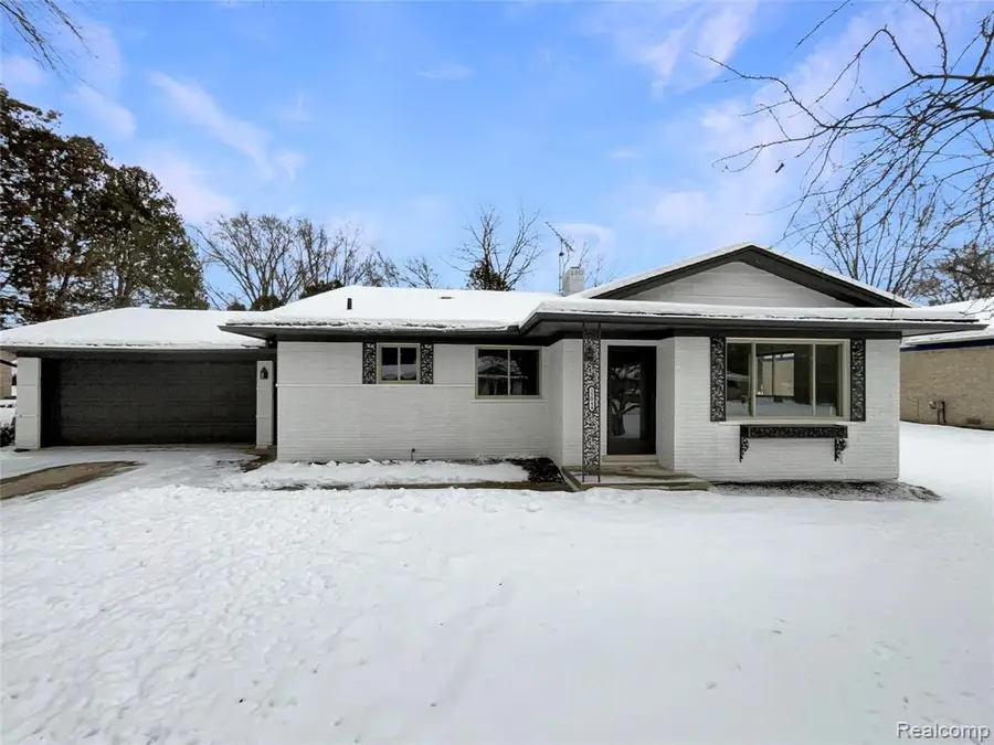 53044 Ruann, Shelby Charter Township, MI  - Image #2