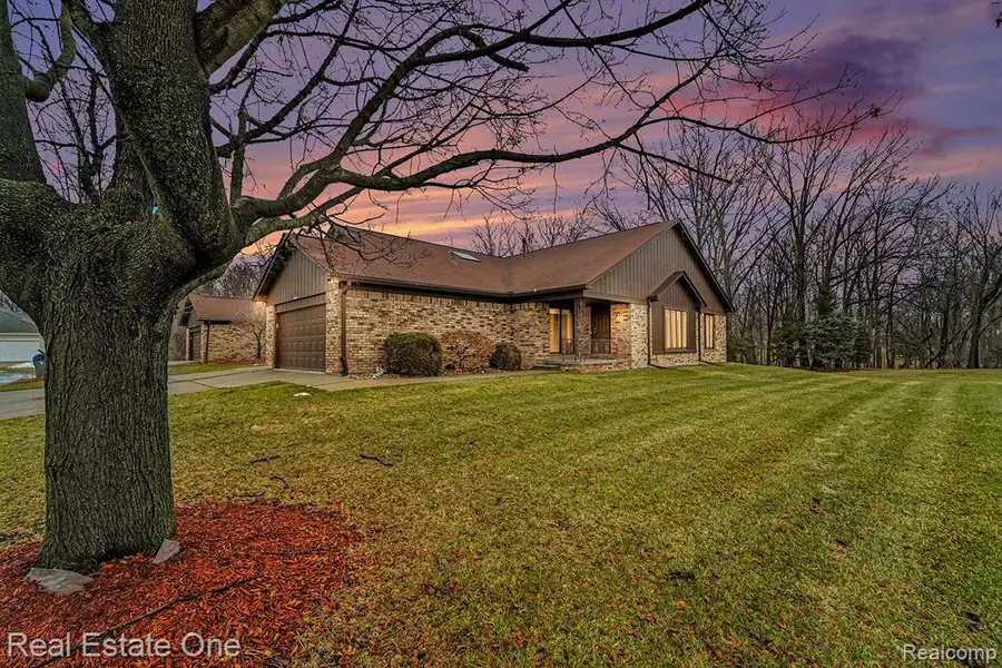 38630 Birch Meadow, Clinton Township, MI  - Image #2