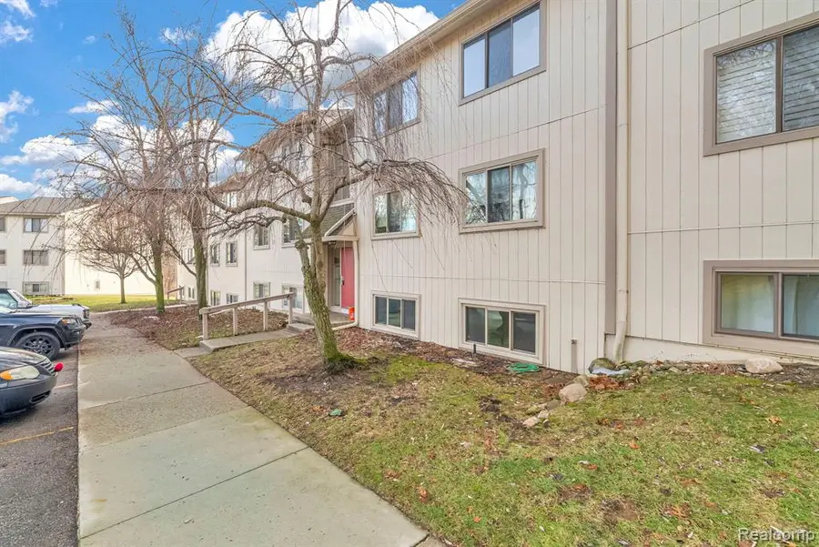1695 Riverside #8, Rochester Hills, MI  - Image #2