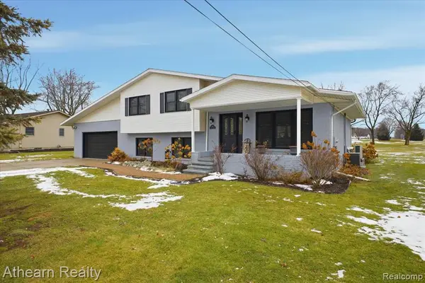 1412 Meadow Green, Linden, MI 