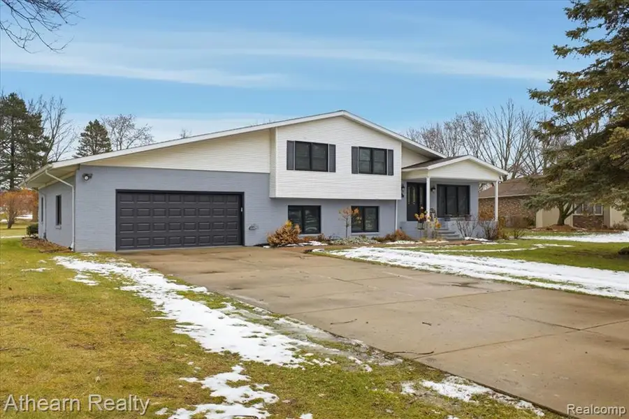 1412 Meadow Green, Linden, MI  - Image #2