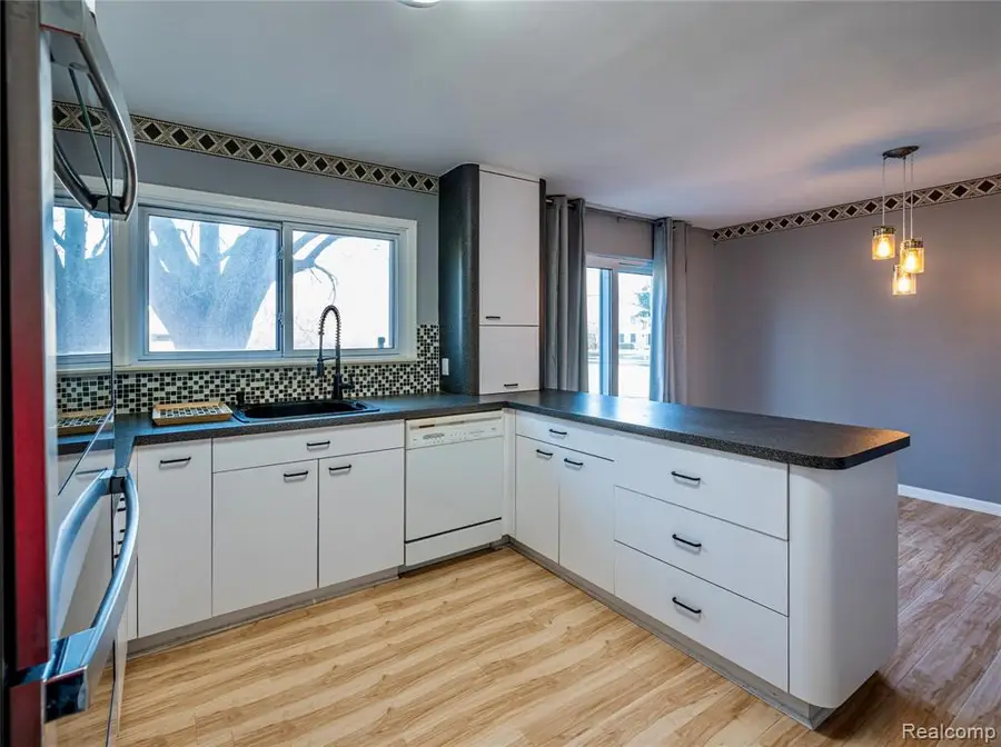 21660 Riverview, Beverly Hills, MI  - Image #3