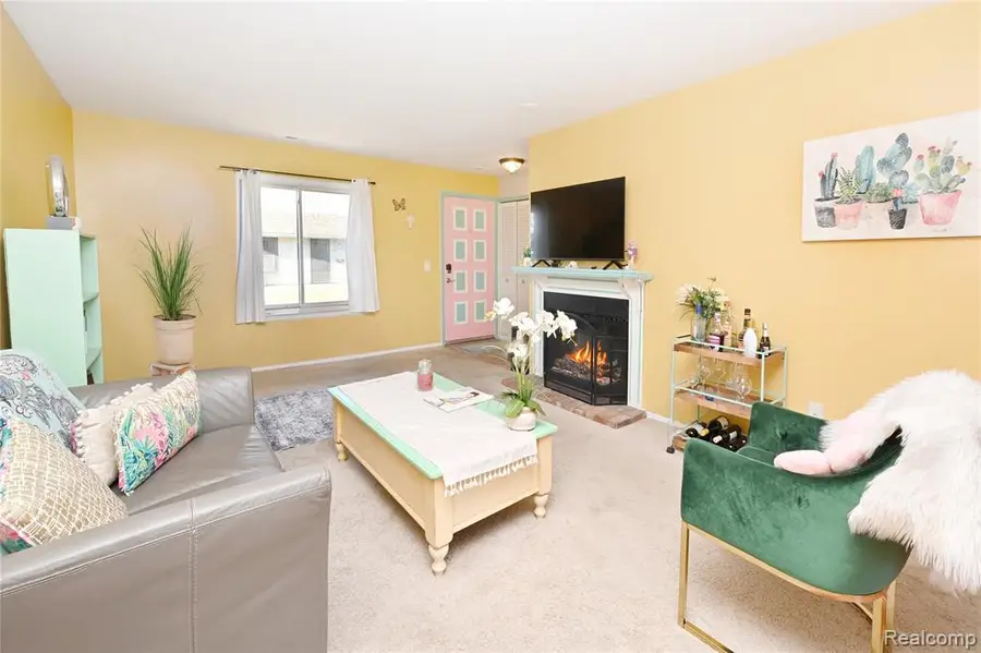 2421 Samoset, Royal Oak, MI  - Image #3