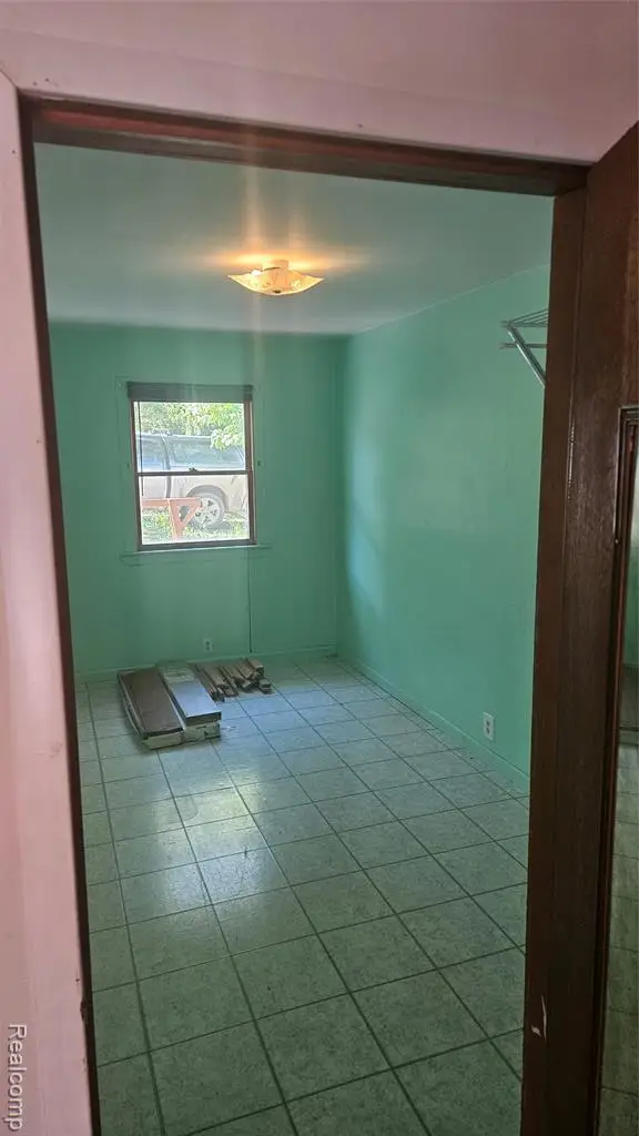 5820 Mack, Howell, MI  - Image #2