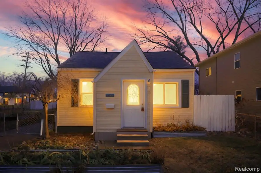 2146 Martin, Ferndale, MI  - Image #3