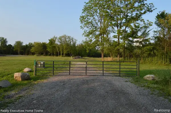 54620 Washington, Chesterfield, MI 48047