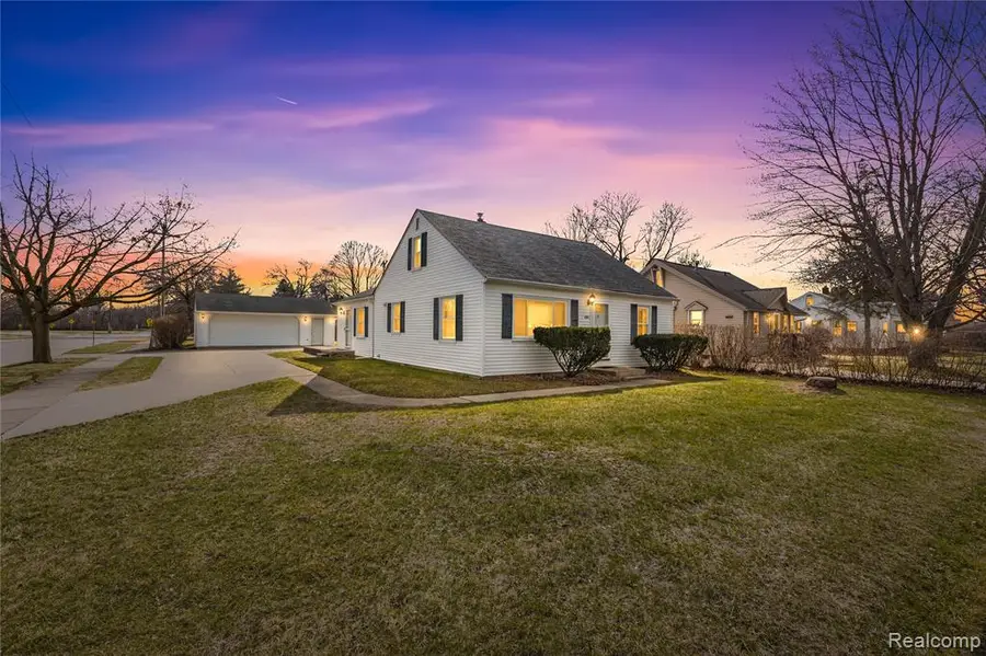 684 Greylock, Belleville, MI 48111 - #2