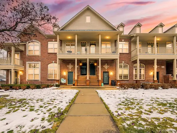 406 Old Pine, Walled Lake, MI 